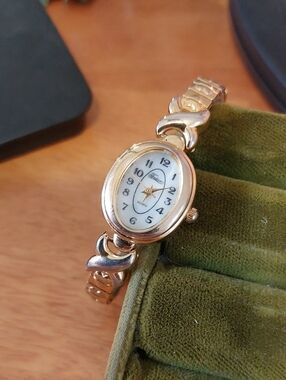 Vintage Gold Tone Traditions Oval Women's Dress Watch MOP Face